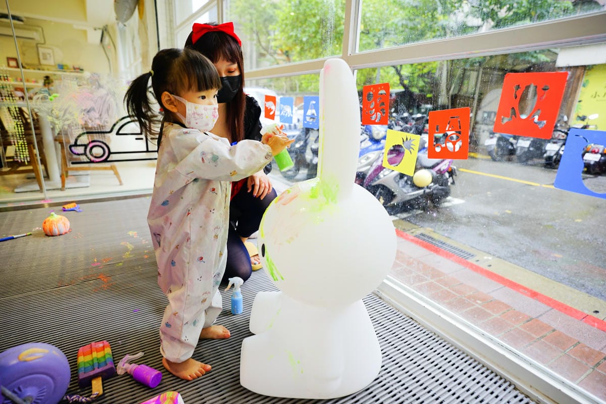 親子育兒｜hi kidsroom 嗨有趣 台北親子遊戲課程推薦！韓式主題水彩&故事引導球池尋寶探險