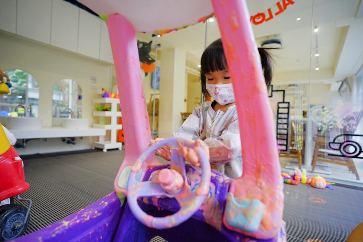 親子育兒｜hi kidsroom 嗨有趣 台北親子遊戲課程推薦！韓式主題水彩&故事引導球池尋寶探險