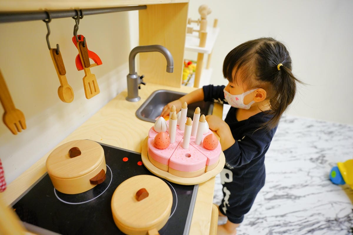親子育兒｜hi kidsroom 嗨有趣 台北親子遊戲課程推薦！韓式主題水彩&故事引導球池尋寶探險