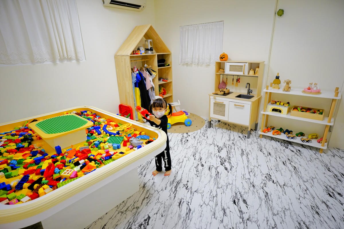 親子育兒｜hi kidsroom 嗨有趣 台北親子遊戲課程推薦！韓式主題水彩&故事引導球池尋寶探險