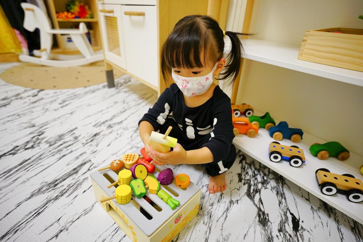 親子育兒｜hi kidsroom 嗨有趣 台北親子遊戲課程推薦！韓式主題水彩&故事引導球池尋寶探險