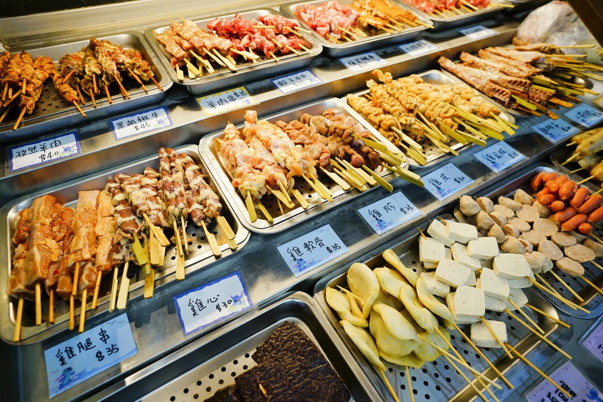 桃園食記｜桃園串燒推薦！虎烈串霸 桃園藝文特區宵夜美食，還有KTV歡唱包廂，聚餐小酌推薦！