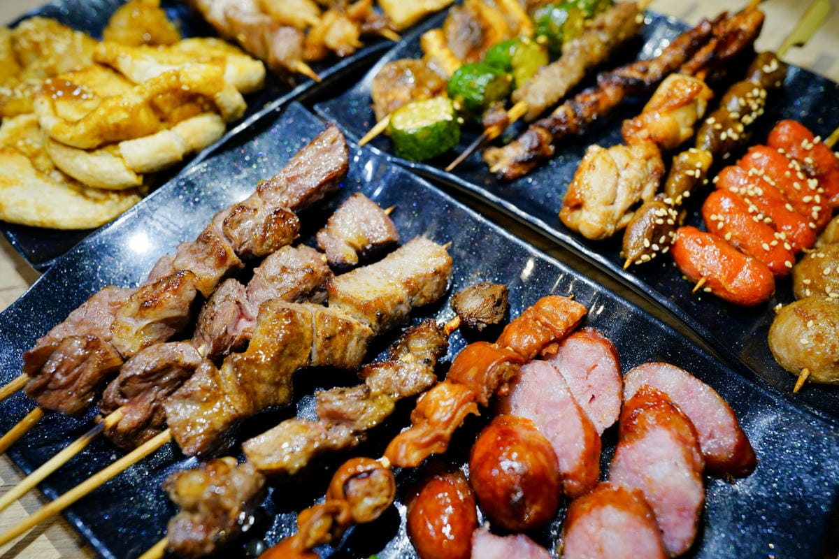 桃園食記｜桃園串燒推薦！虎烈串霸 桃園藝文特區宵夜美食，還有KTV歡唱包廂，聚餐小酌推薦！