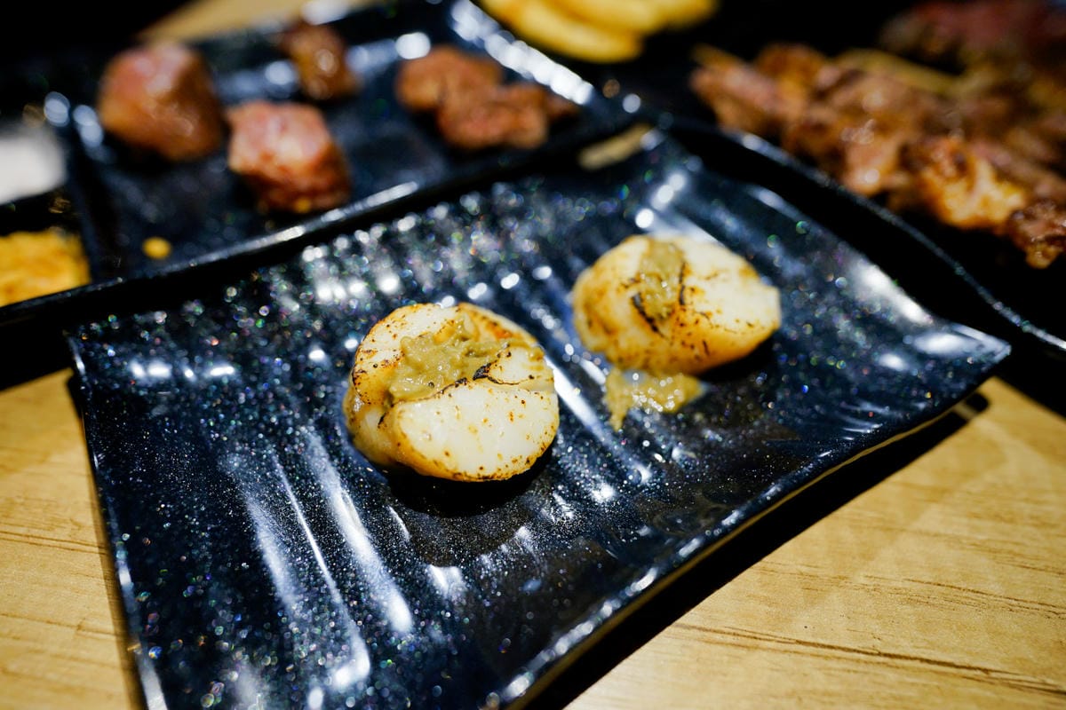 桃園食記｜桃園串燒推薦！虎烈串霸 桃園藝文特區宵夜美食，還有KTV歡唱包廂，聚餐小酌推薦！