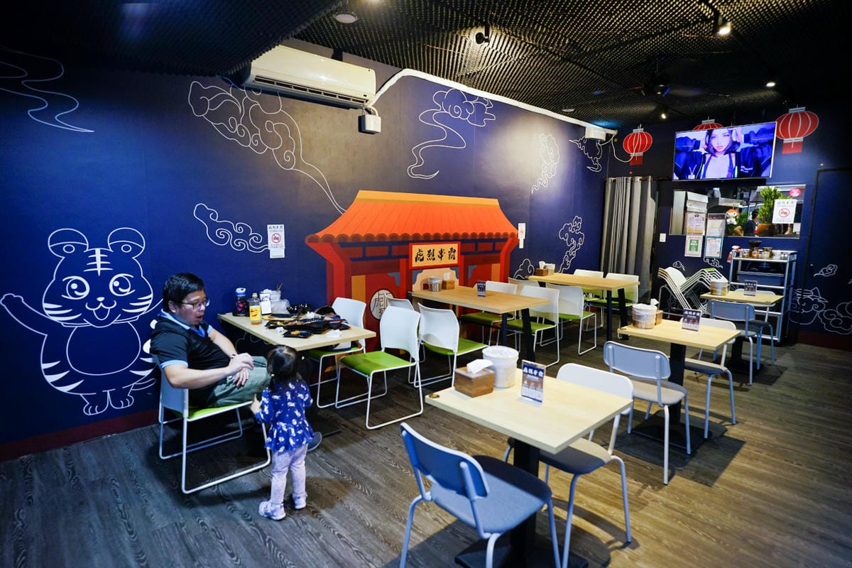 桃園食記｜桃園串燒推薦！虎烈串霸 桃園藝文特區宵夜美食，還有KTV歡唱包廂，聚餐小酌推薦！