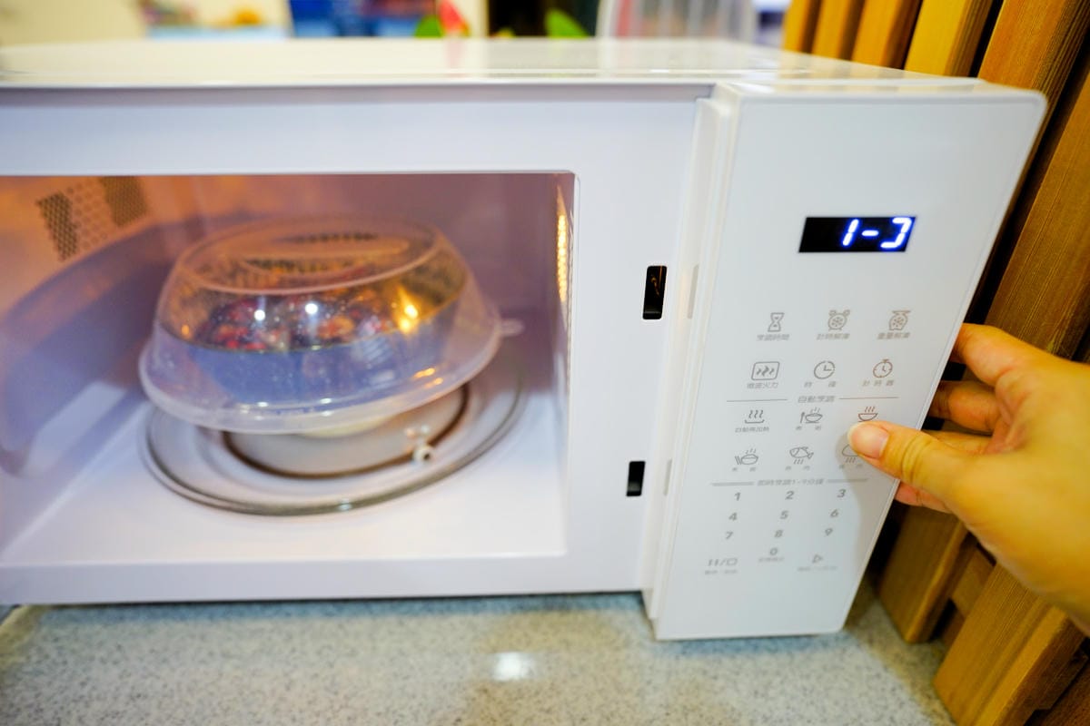 家電｜用微波爐也能做料理！富及第25L智慧烹調微電腦微波爐 無油煙微波懶人料理食譜推薦！