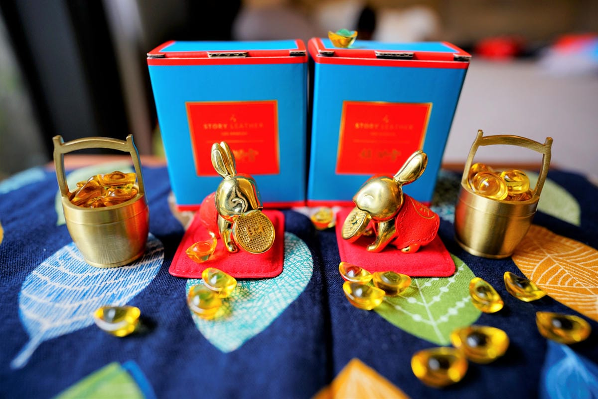 居家擺飾|2023招財小物推薦!台灣職人皮革品牌 STORY Leather 純手工客製化皮件與大甲鎮瀾宮聯名『聚財兔』 - 第6張圖 居家擺飾|2023招財小物推薦!台灣職人皮革品牌 STORY Leather 純手工客製化皮件與大甲鎮瀾宮聯名『聚財兔』