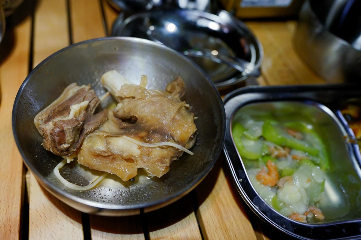 料理|露營美食推薦!土羊哥羊肉爐 露營必備羊肉爐、冬季進補羊肉爐 火鍋湯底料理包宅配推薦!超美味羊肉丸子、羊腳筋 還不趕快買起來~ - 第15張圖 料理|露營美食推薦!土羊哥羊肉爐 露營必備羊肉爐、冬季進補羊肉爐 火鍋湯底料理包宅配推薦!超美味羊肉丸子、羊腳筋 還不趕快買起來~