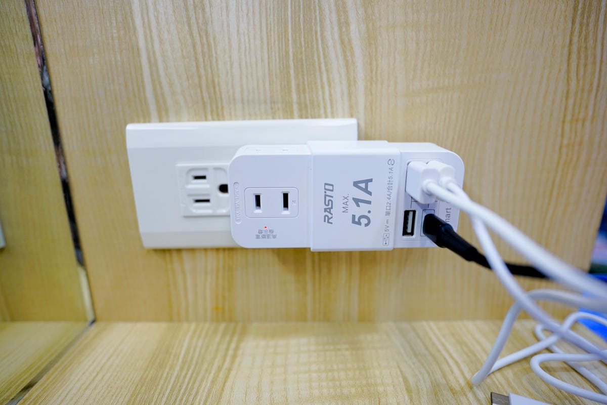 家電開箱｜RASTO 延長線+壁插 生活用電好幫手！USB孔省下豆腐頭，插座無須插拔，開關控制沒煩惱~