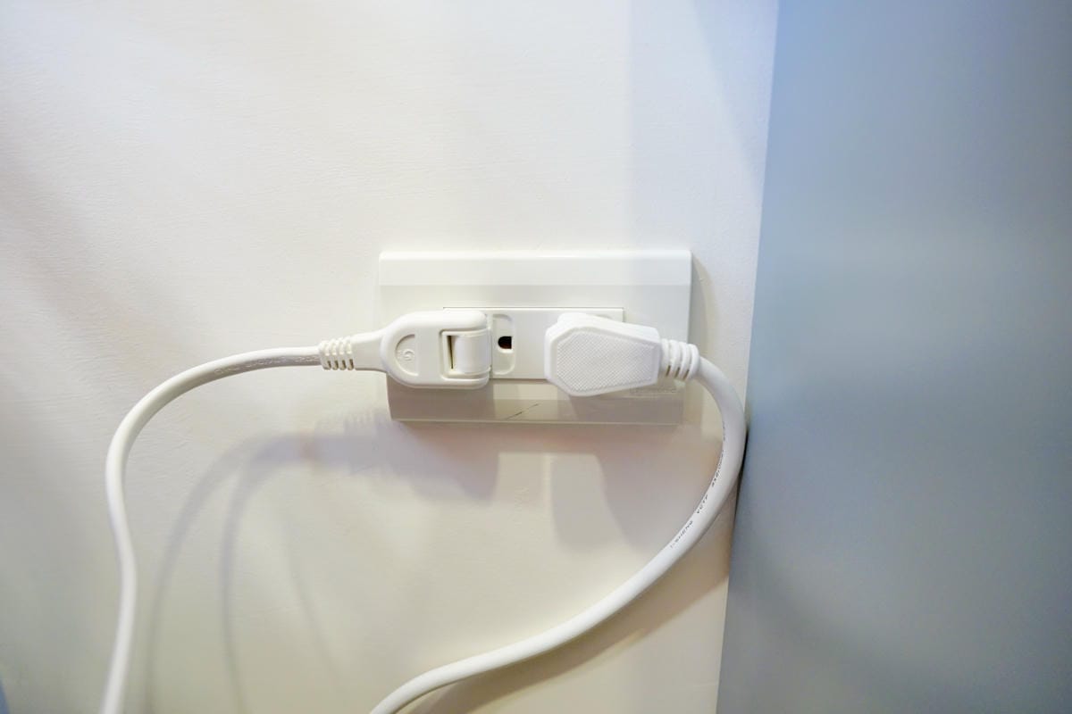 家電開箱｜RASTO 延長線+壁插 生活用電好幫手！USB孔省下豆腐頭，插座無須插拔，開關控制沒煩惱~