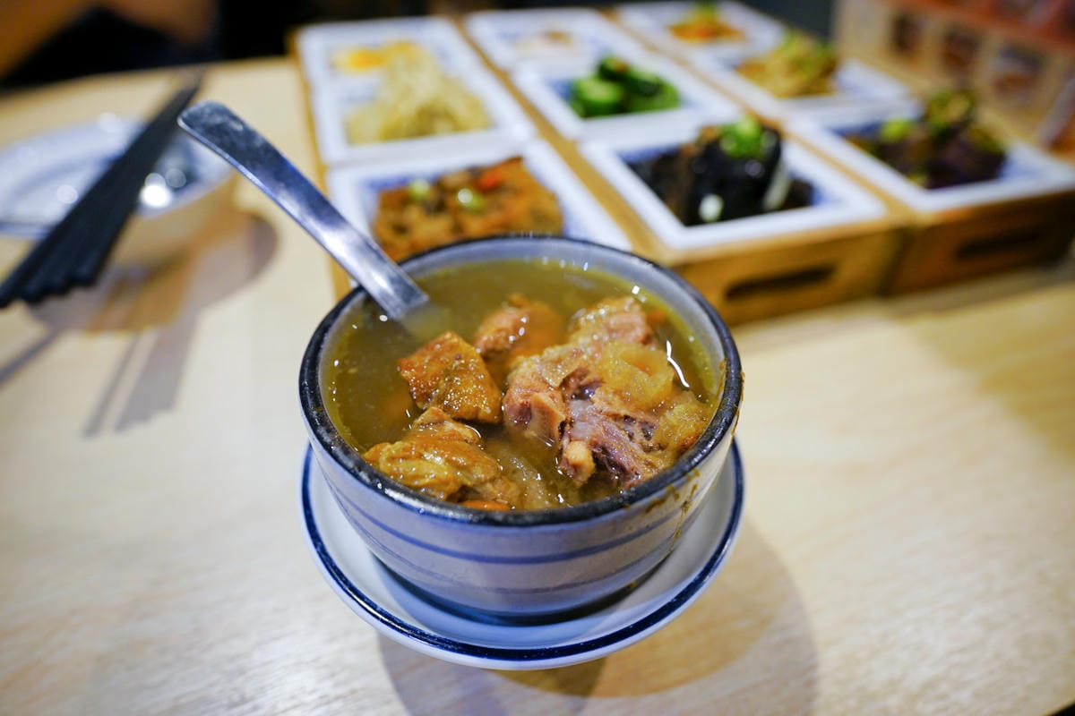 新北食記|板橋美食推薦!饗記麵舖(板橋總店) 有超多滷味小菜的平價麵店~ 牛肉麵/麻醬麵/餛飩麵/古早味便當 - 第24張圖 新北食記|板橋美食推薦!饗記麵舖(板橋總店) 有超多滷味小菜的平價麵店~ 牛肉麵/麻醬麵/餛飩麵/古早味便當