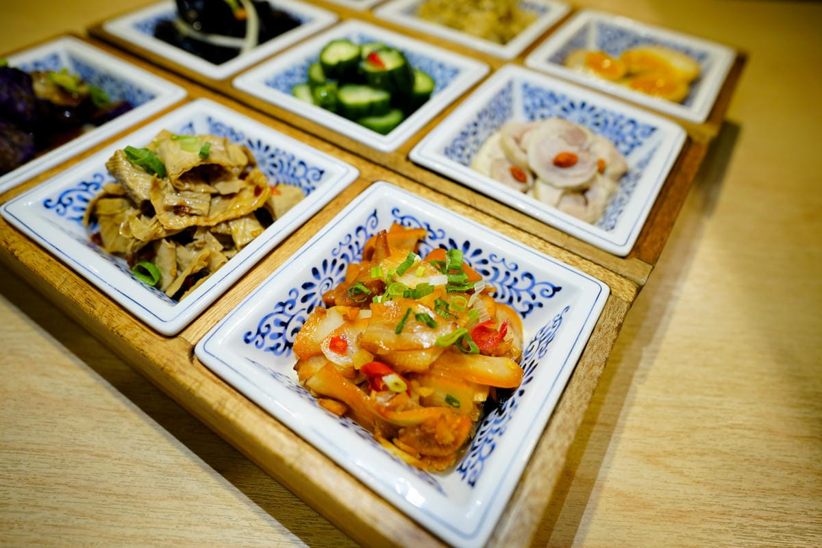 新北食記|板橋美食推薦!饗記麵舖(板橋總店) 有超多滷味小菜的平價麵店~ 牛肉麵/麻醬麵/餛飩麵/古早味便當 - 第19張圖 新北食記|板橋美食推薦!饗記麵舖(板橋總店) 有超多滷味小菜的平價麵店~ 牛肉麵/麻醬麵/餛飩麵/古早味便當