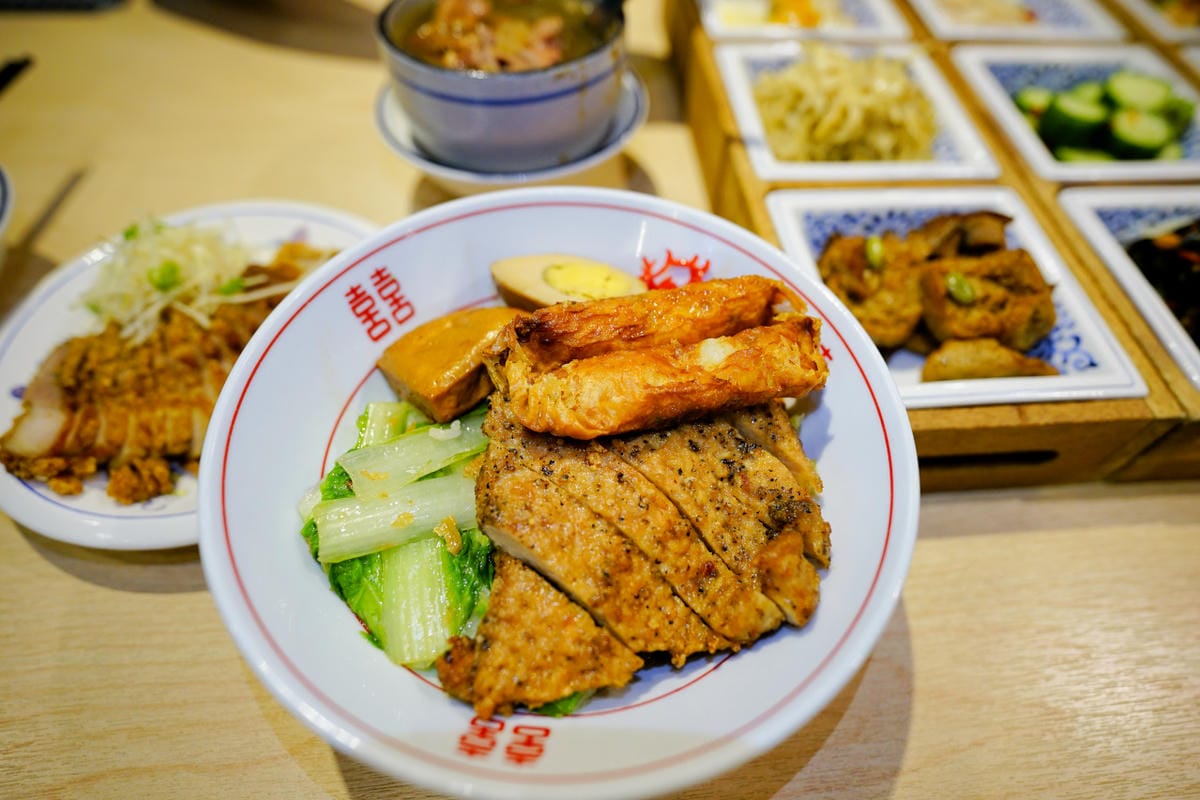 新北食記|板橋美食推薦!饗記麵舖(板橋總店) 有超多滷味小菜的平價麵店~ 牛肉麵/麻醬麵/餛飩麵/古早味便當 - 第27張圖 新北食記|板橋美食推薦!饗記麵舖(板橋總店) 有超多滷味小菜的平價麵店~ 牛肉麵/麻醬麵/餛飩麵/古早味便當