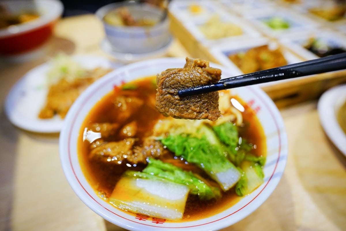 新北食記|板橋美食推薦!饗記麵舖(板橋總店) 有超多滷味小菜的平價麵店~ 牛肉麵/麻醬麵/餛飩麵/古早味便當 - 第32張圖 新北食記|板橋美食推薦!饗記麵舖(板橋總店) 有超多滷味小菜的平價麵店~ 牛肉麵/麻醬麵/餛飩麵/古早味便當