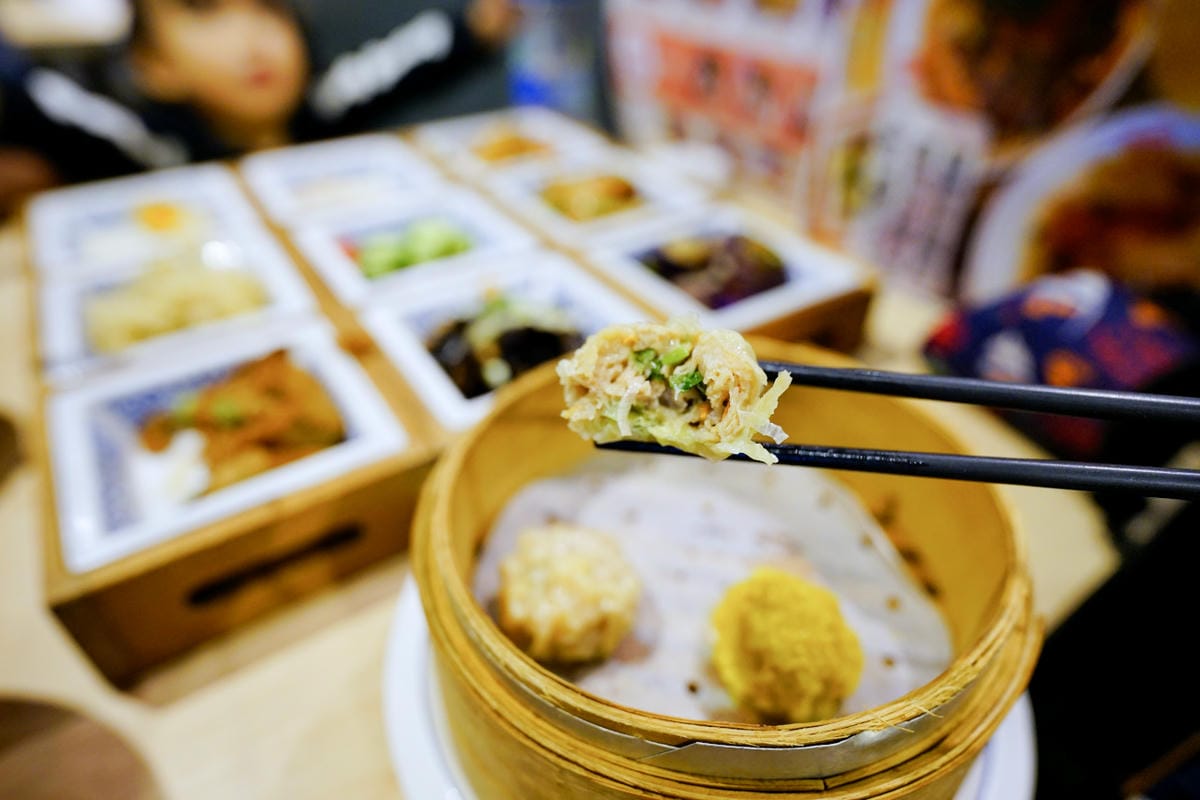 新北食記|板橋美食推薦!饗記麵舖(板橋總店) 有超多滷味小菜的平價麵店~ 牛肉麵/麻醬麵/餛飩麵/古早味便當 - 第29張圖 新北食記|板橋美食推薦!饗記麵舖(板橋總店) 有超多滷味小菜的平價麵店~ 牛肉麵/麻醬麵/餛飩麵/古早味便當