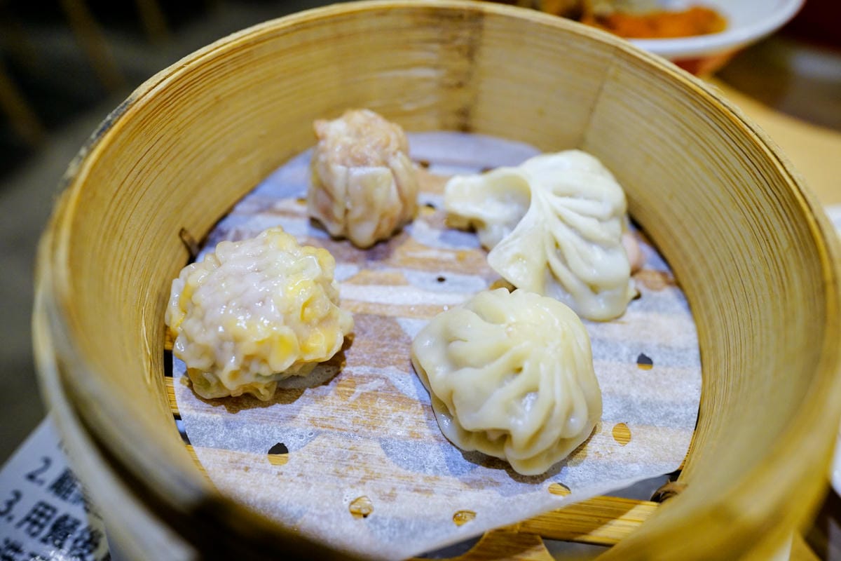 新北食記|板橋美食推薦!饗記麵舖(板橋總店) 有超多滷味小菜的平價麵店~ 牛肉麵/麻醬麵/餛飩麵/古早味便當 - 第30張圖 新北食記|板橋美食推薦!饗記麵舖(板橋總店) 有超多滷味小菜的平價麵店~ 牛肉麵/麻醬麵/餛飩麵/古早味便當