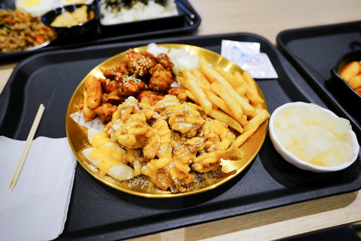 新北食記｜咚雞咚雞韓式炸雞（樹林秀泰店） 秀泰生活樹林店美食街餐廳推薦！烤肉飯超好吃~