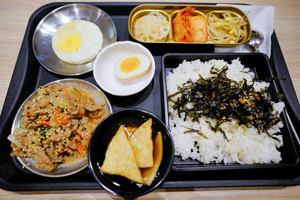 新北食記｜咚雞咚雞韓式炸雞（樹林秀泰店） 秀泰生活樹林店美食街餐廳推薦！烤肉飯超好吃~