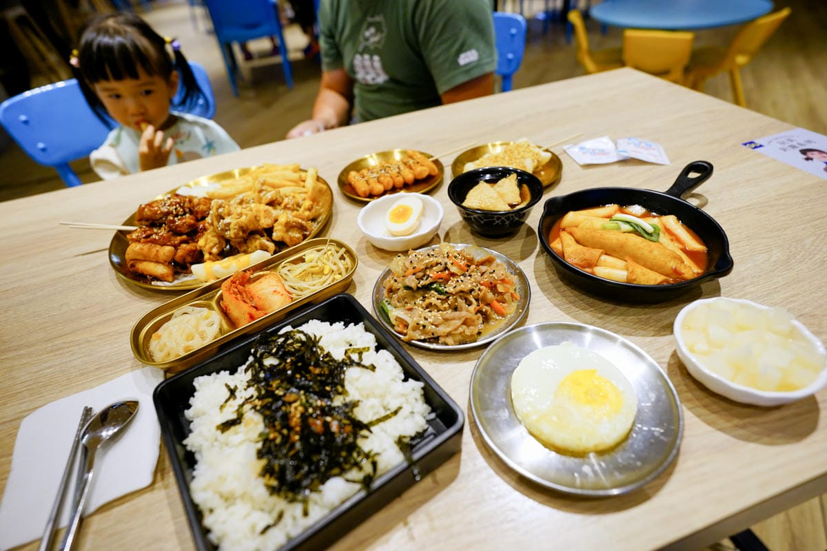 新北食記｜咚雞咚雞韓式炸雞（樹林秀泰店） 秀泰生活樹林店美食街餐廳推薦！烤肉飯超好吃~