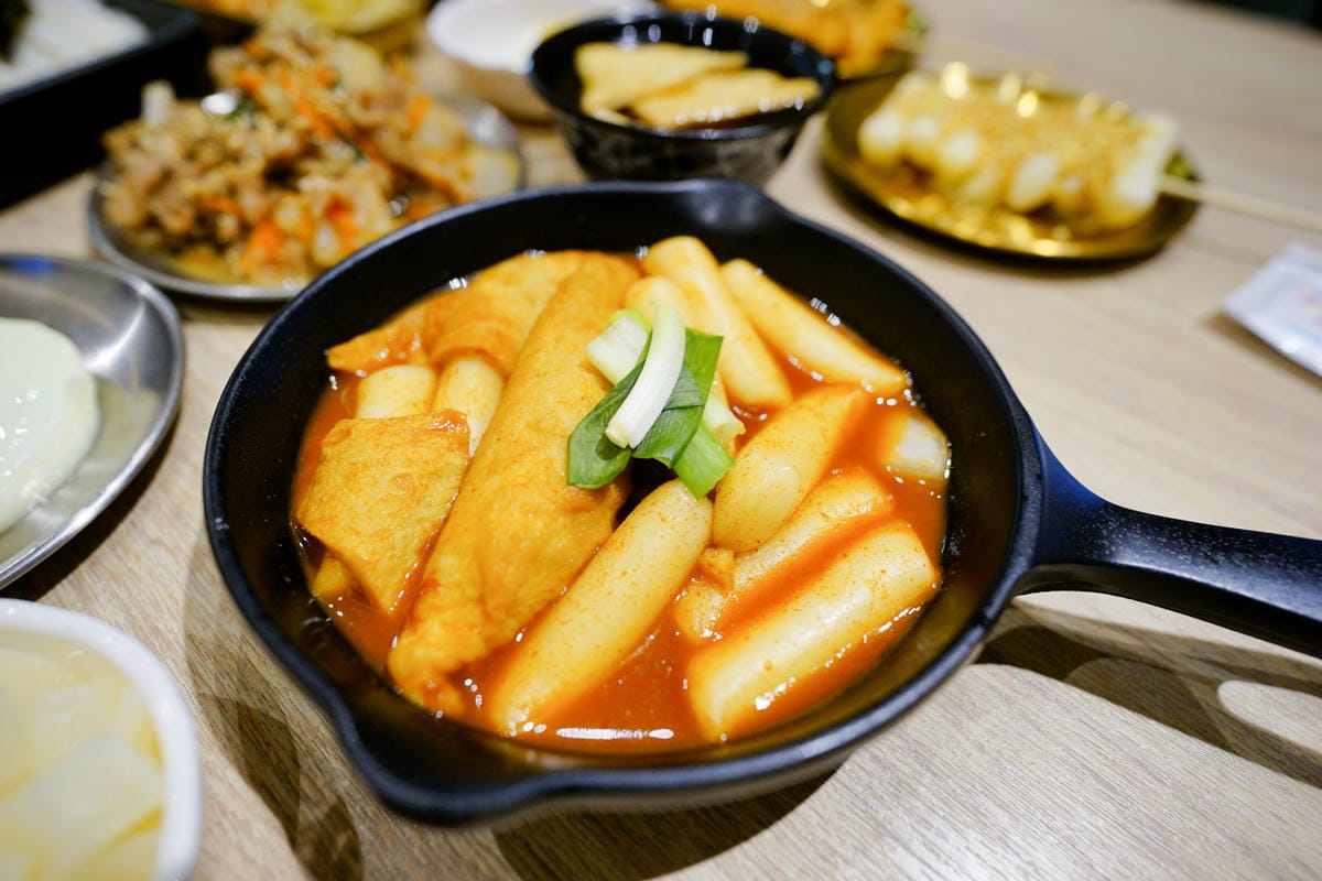 新北食記｜咚雞咚雞韓式炸雞（樹林秀泰店） 秀泰生活樹林店美食街餐廳推薦！烤肉飯超好吃~