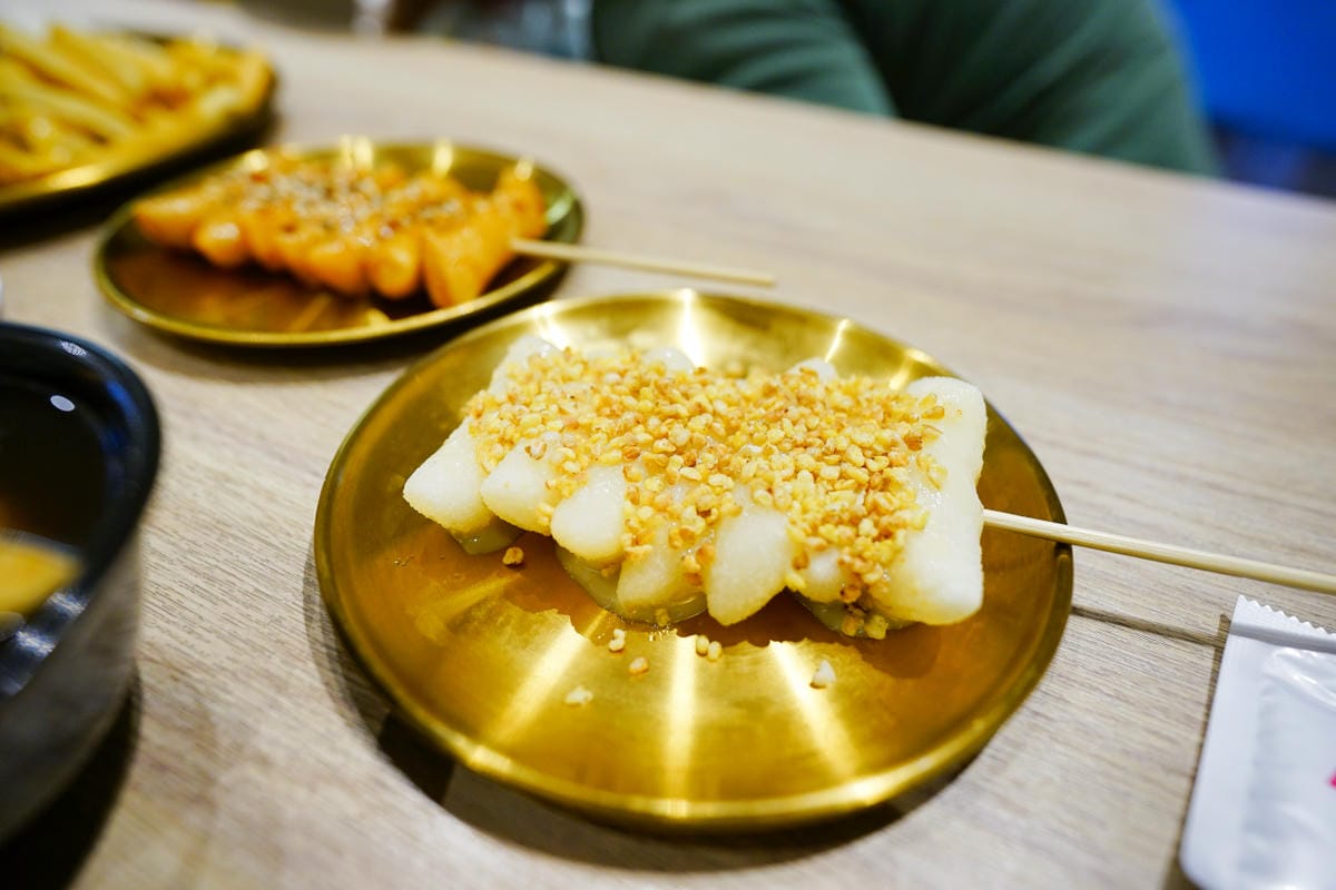 新北食記｜咚雞咚雞韓式炸雞（樹林秀泰店） 秀泰生活樹林店美食街餐廳推薦！烤肉飯超好吃~
