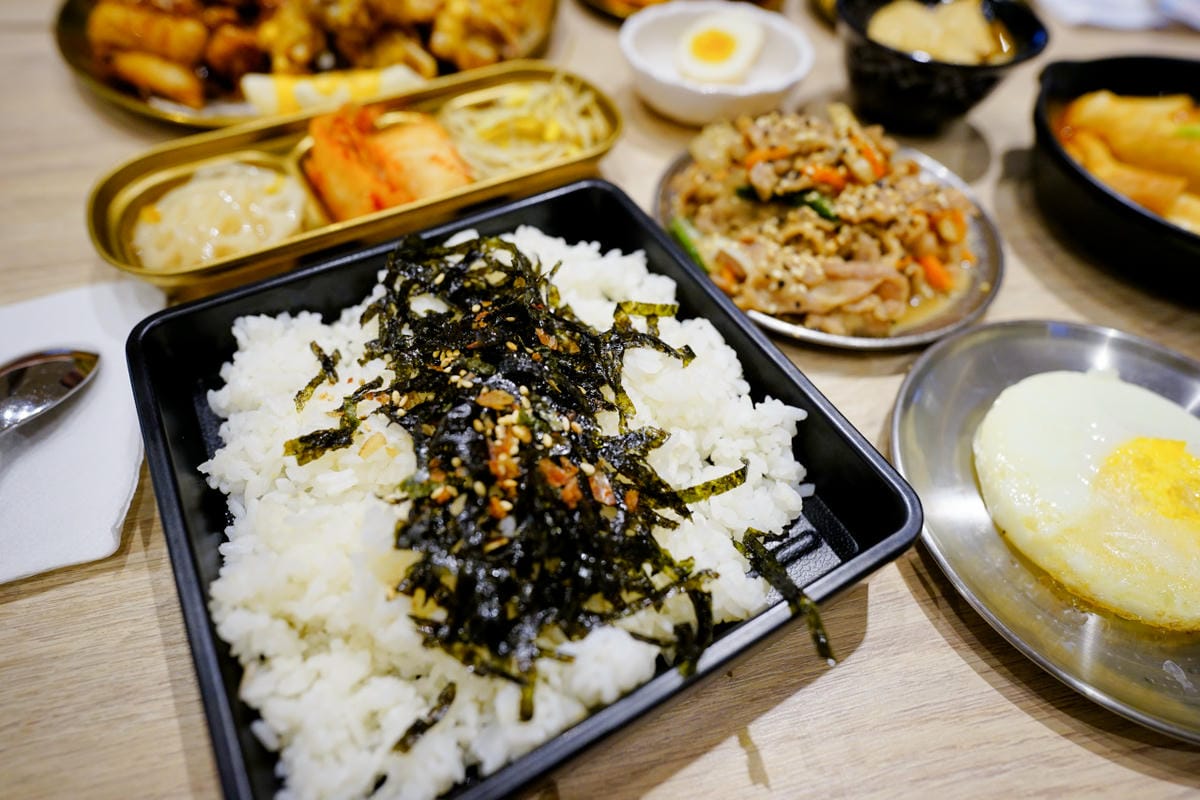 新北食記｜咚雞咚雞韓式炸雞（樹林秀泰店） 秀泰生活樹林店美食街餐廳推薦！烤肉飯超好吃~