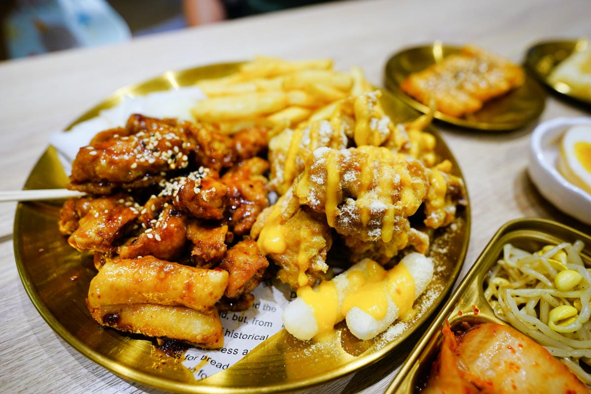 新北食記｜咚雞咚雞韓式炸雞（樹林秀泰店） 秀泰生活樹林店美食街餐廳推薦！烤肉飯超好吃~