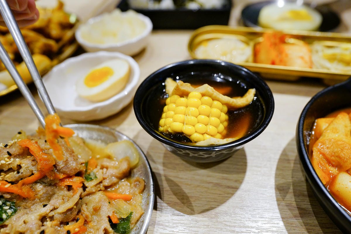 新北食記｜咚雞咚雞韓式炸雞（樹林秀泰店） 秀泰生活樹林店美食街餐廳推薦！烤肉飯超好吃~