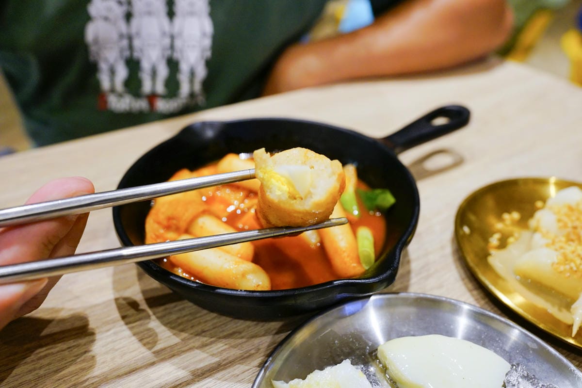 新北食記｜咚雞咚雞韓式炸雞（樹林秀泰店） 秀泰生活樹林店美食街餐廳推薦！烤肉飯超好吃~