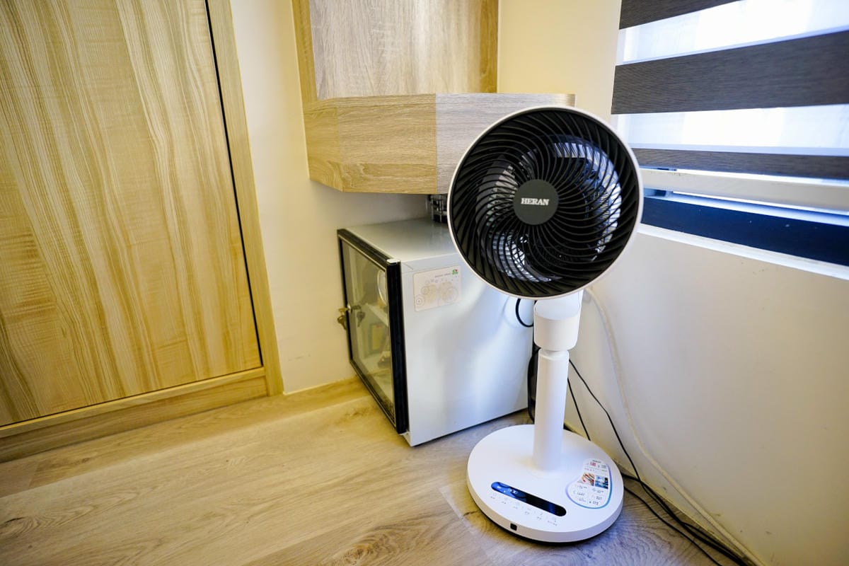 家電開箱｜禾聯家電 冷暖兩用循環扇 一機兩用電風扇推薦！冬天夏天皆適用 可遠端遙控、定時及3D擺頭功能