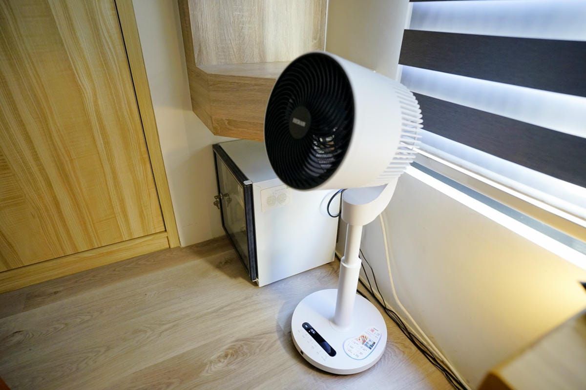 家電開箱｜禾聯家電 冷暖兩用循環扇 一機兩用電風扇推薦！冬天夏天皆適用 可遠端遙控、定時及3D擺頭功能