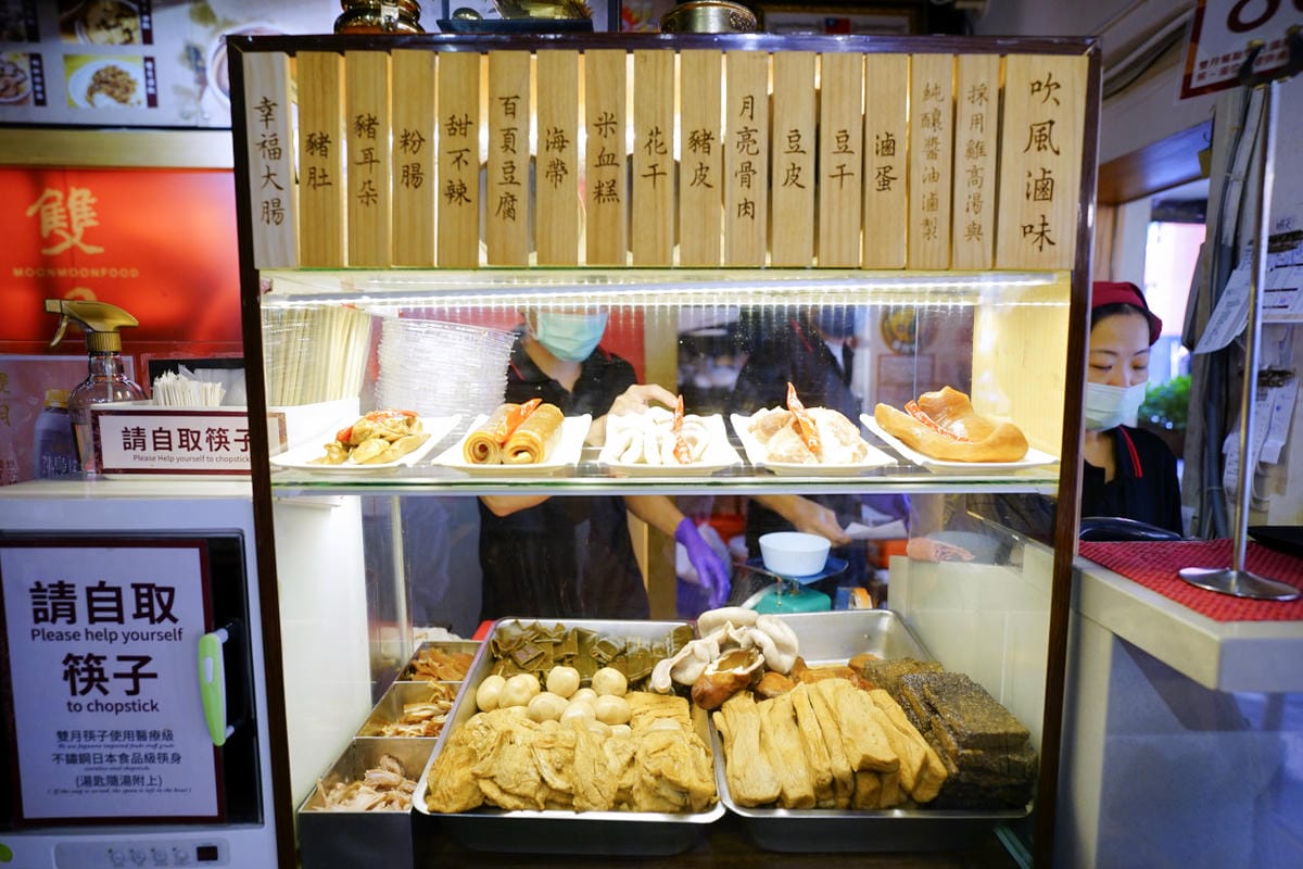 台北食記|台北米其林必比登推薦美食!雙月食品社(青島店) 燉雞湯跟滷味都超好吃阿~ - 第8張圖 台北食記|台北米其林必比登推薦美食!雙月食品社(青島店) 燉雞湯跟滷味都超好吃阿~