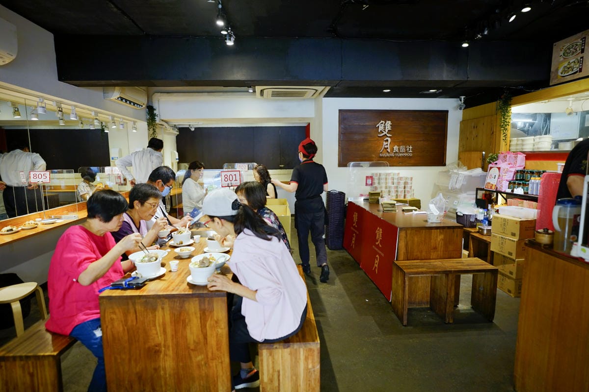 台北食記|台北米其林必比登推薦美食!雙月食品社(青島店) 燉雞湯跟滷味都超好吃阿~ - 第5張圖 台北食記|台北米其林必比登推薦美食!雙月食品社(青島店) 燉雞湯跟滷味都超好吃阿~