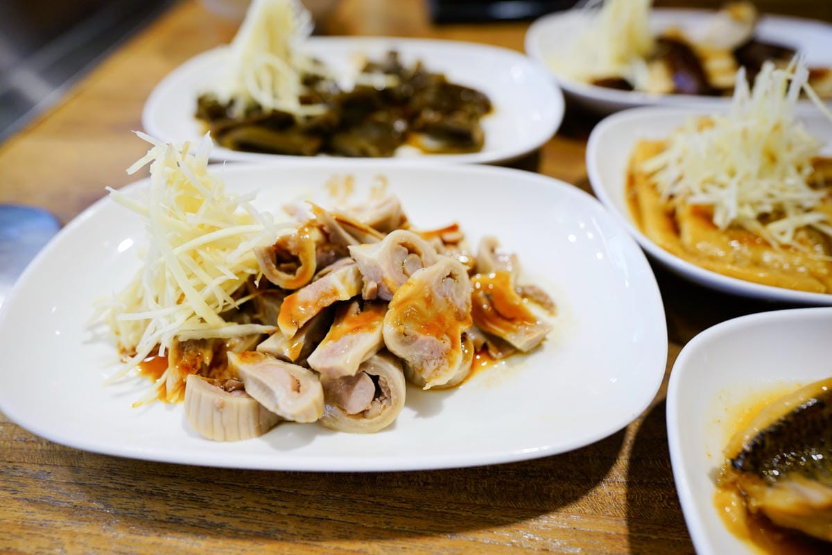 台北食記|台北米其林必比登推薦美食!雙月食品社(青島店) 燉雞湯跟滷味都超好吃阿~ - 第13張圖 台北食記|台北米其林必比登推薦美食!雙月食品社(青島店) 燉雞湯跟滷味都超好吃阿~
