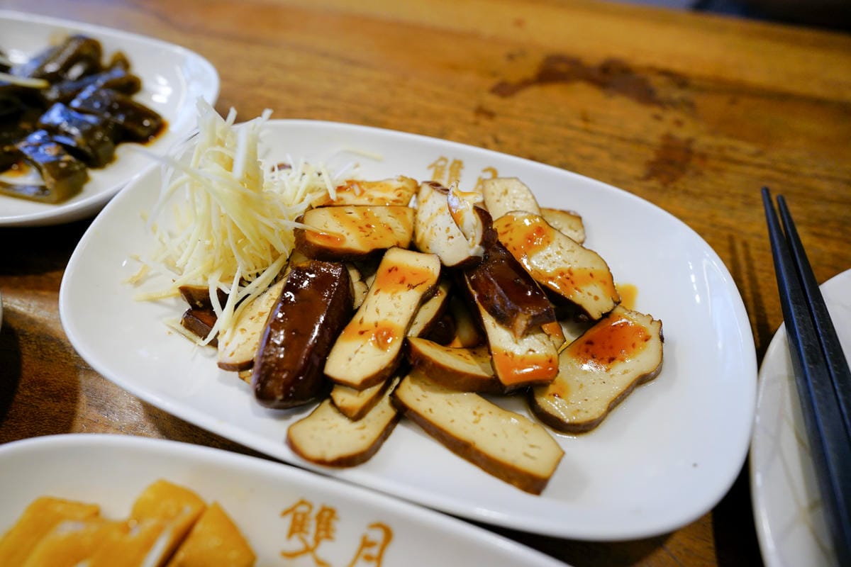 台北食記|台北米其林必比登推薦美食!雙月食品社(青島店) 燉雞湯跟滷味都超好吃阿~ - 第16張圖 台北食記|台北米其林必比登推薦美食!雙月食品社(青島店) 燉雞湯跟滷味都超好吃阿~