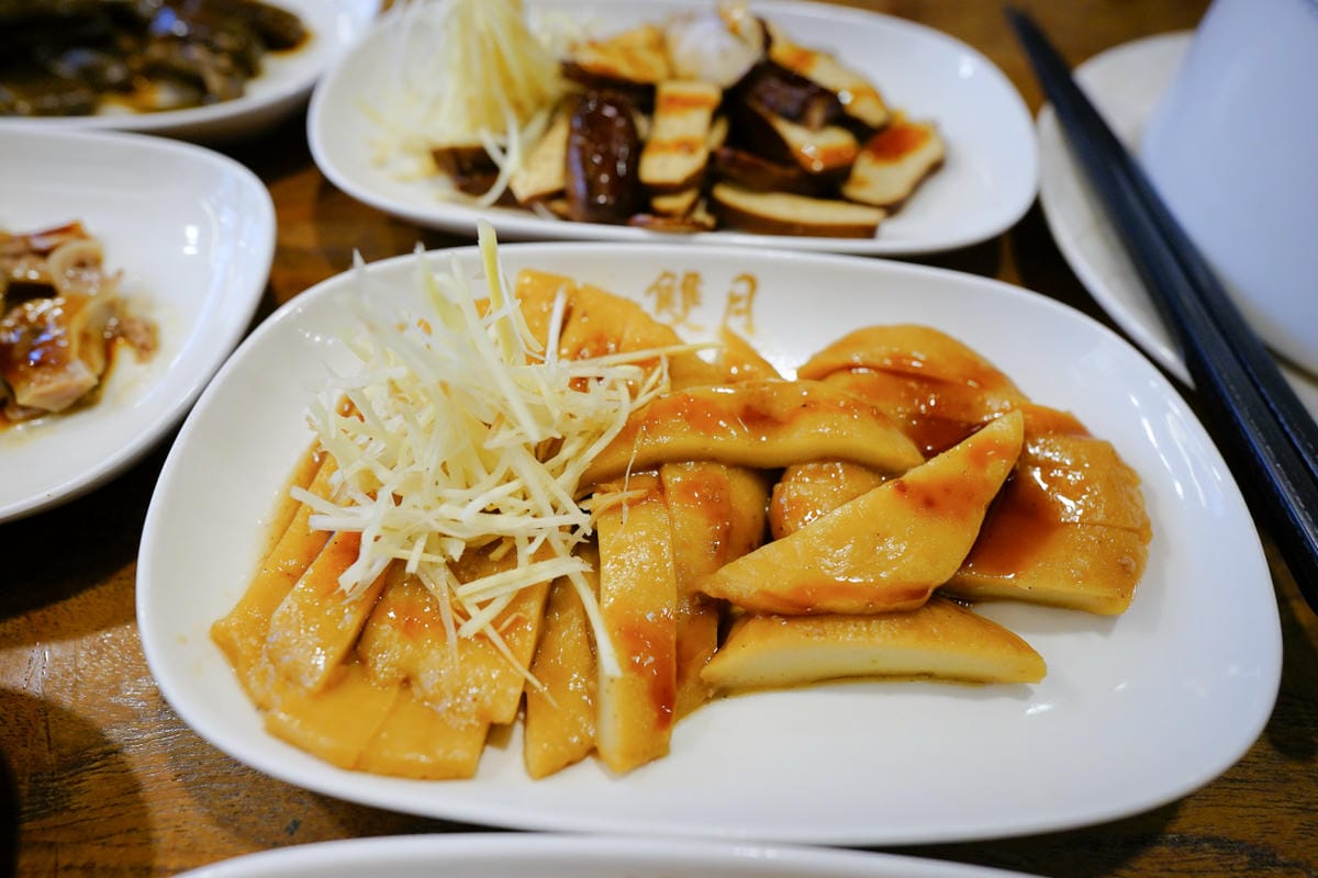 台北食記|台北米其林必比登推薦美食!雙月食品社(青島店) 燉雞湯跟滷味都超好吃阿~ - 第15張圖 台北食記|台北米其林必比登推薦美食!雙月食品社(青島店) 燉雞湯跟滷味都超好吃阿~