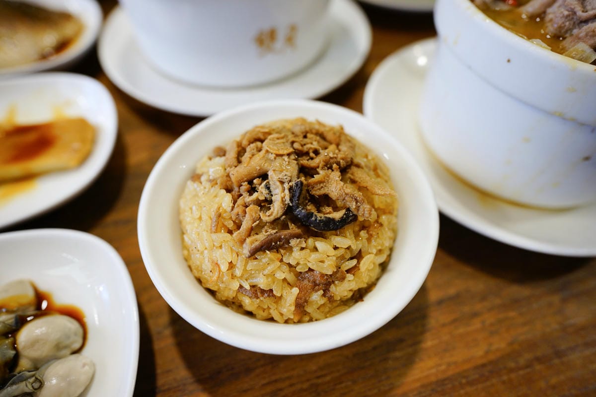 台北食記|台北米其林必比登推薦美食!雙月食品社(青島店) 燉雞湯跟滷味都超好吃阿~ - 第22張圖 台北食記|台北米其林必比登推薦美食!雙月食品社(青島店) 燉雞湯跟滷味都超好吃阿~