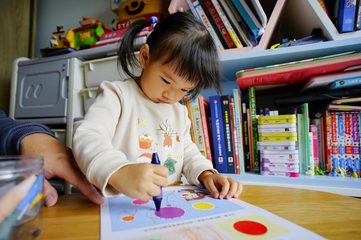 親子育兒|如何陪孩子共學成長?2-6歲幼兒潛能開發教材推薦!【愛孟奇神祕木盒】雙語遊戲繪本月刊-創刊號 - 第9張圖 親子育兒|如何陪孩子共學成長?2-6歲幼兒潛能開發教材推薦!【愛孟奇神祕木盒】雙語遊戲繪本月刊-創刊號