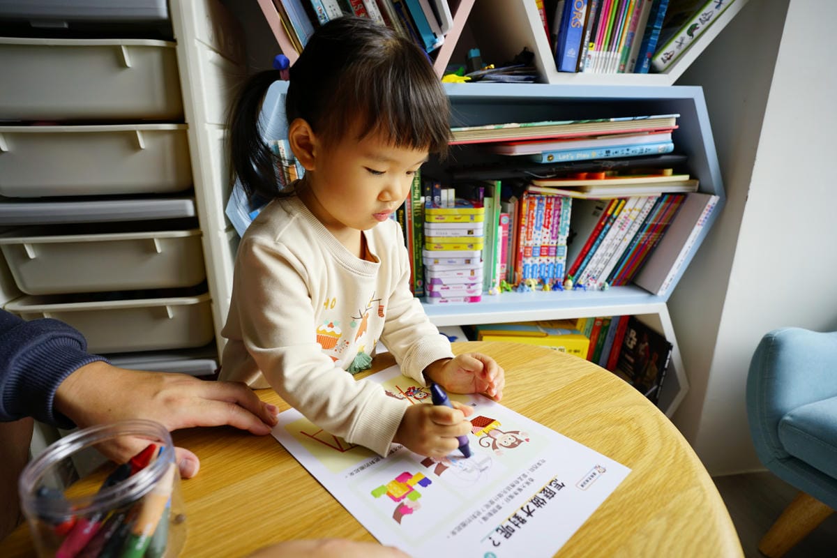 親子育兒|如何陪孩子共學成長?2-6歲幼兒潛能開發教材推薦!【愛孟奇神祕木盒】雙語遊戲繪本月刊-創刊號 - 第12張圖 親子育兒|如何陪孩子共學成長?2-6歲幼兒潛能開發教材推薦!【愛孟奇神祕木盒】雙語遊戲繪本月刊-創刊號