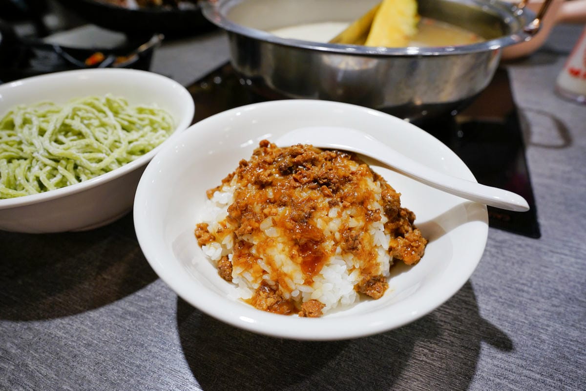 新北食記|新店火鍋推薦!汆鍋 上選鍋物(七張店) 七張捷運站巷內,高CP新鮮海陸火鍋套餐 多款特色湯底火鍋,首推松露牛奶鍋! - 第18張圖 新北食記|新店火鍋推薦!汆鍋 上選鍋物(七張店) 七張捷運站巷內,高CP新鮮海陸火鍋套餐 多款特色湯底火鍋,首推松露牛奶鍋!