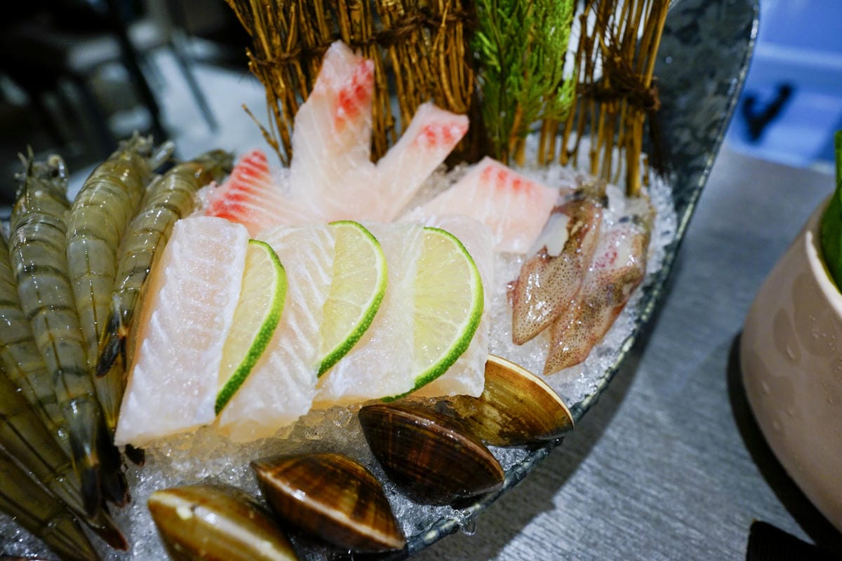 新北食記|新店火鍋推薦!汆鍋 上選鍋物(七張店) 七張捷運站巷內,高CP新鮮海陸火鍋套餐 多款特色湯底火鍋,首推松露牛奶鍋! - 第31張圖 新北食記|新店火鍋推薦!汆鍋 上選鍋物(七張店) 七張捷運站巷內,高CP新鮮海陸火鍋套餐 多款特色湯底火鍋,首推松露牛奶鍋!