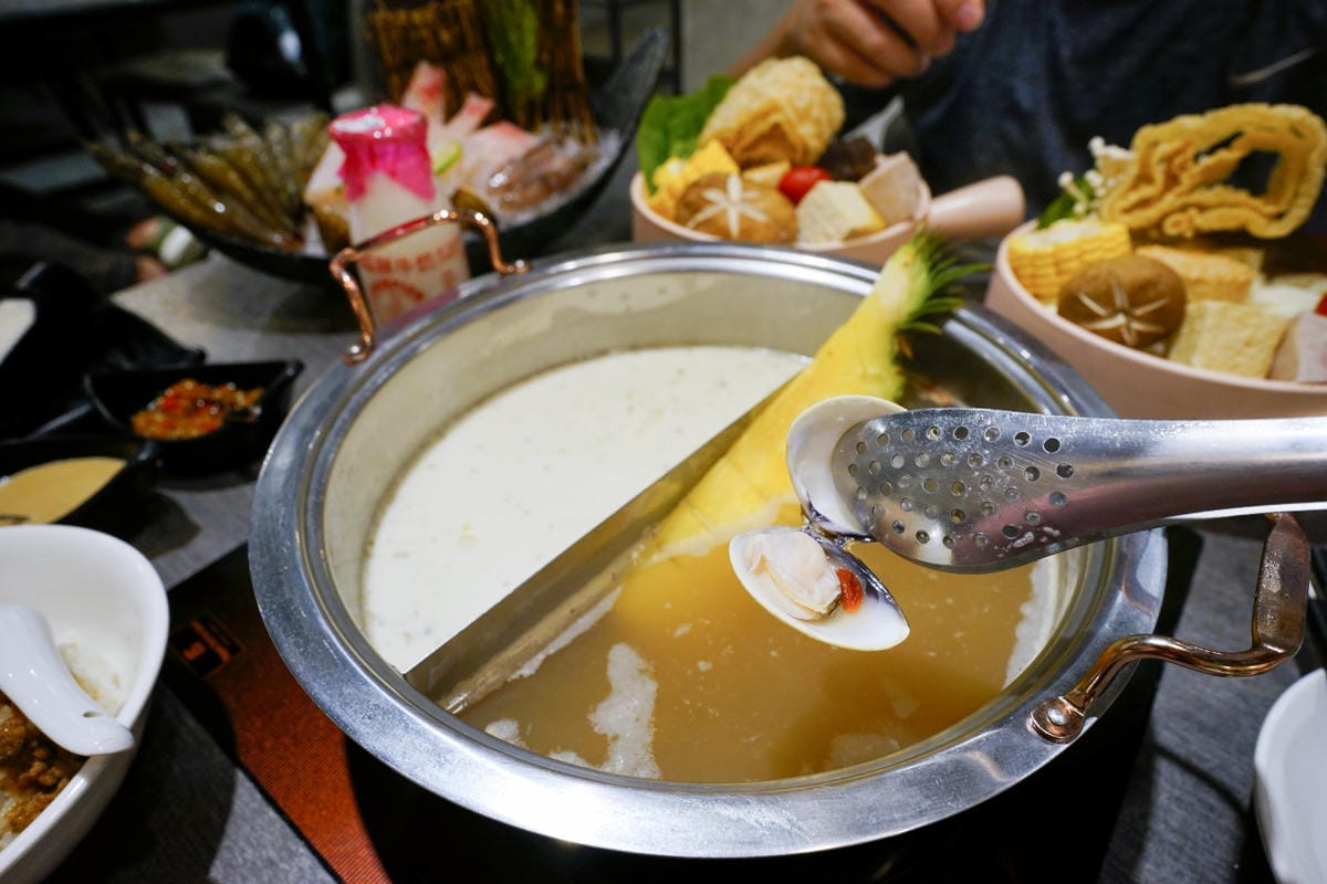 新北食記|新店火鍋推薦!汆鍋 上選鍋物(七張店) 七張捷運站巷內,高CP新鮮海陸火鍋套餐 多款特色湯底火鍋,首推松露牛奶鍋! - 第13張圖 新北食記|新店火鍋推薦!汆鍋 上選鍋物(七張店) 七張捷運站巷內,高CP新鮮海陸火鍋套餐 多款特色湯底火鍋,首推松露牛奶鍋!