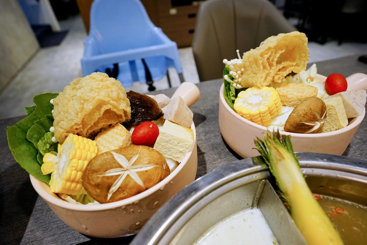 新北食記|新店火鍋推薦!汆鍋 上選鍋物(七張店) 七張捷運站巷內,高CP新鮮海陸火鍋套餐 多款特色湯底火鍋,首推松露牛奶鍋! - 第21張圖 新北食記|新店火鍋推薦!汆鍋 上選鍋物(七張店) 七張捷運站巷內,高CP新鮮海陸火鍋套餐 多款特色湯底火鍋,首推松露牛奶鍋!