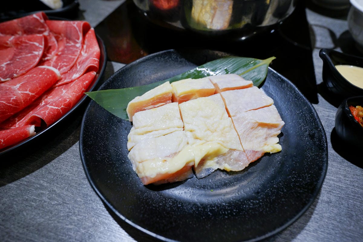 新北食記|新店火鍋推薦!汆鍋 上選鍋物(七張店) 七張捷運站巷內,高CP新鮮海陸火鍋套餐 多款特色湯底火鍋,首推松露牛奶鍋! - 第25張圖 新北食記|新店火鍋推薦!汆鍋 上選鍋物(七張店) 七張捷運站巷內,高CP新鮮海陸火鍋套餐 多款特色湯底火鍋,首推松露牛奶鍋!