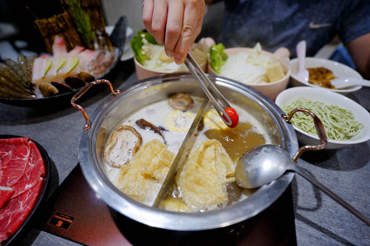 新北食記|新店火鍋推薦!汆鍋 上選鍋物(七張店) 七張捷運站巷內,高CP新鮮海陸火鍋套餐 多款特色湯底火鍋,首推松露牛奶鍋! - 第22張圖 新北食記|新店火鍋推薦!汆鍋 上選鍋物(七張店) 七張捷運站巷內,高CP新鮮海陸火鍋套餐 多款特色湯底火鍋,首推松露牛奶鍋!