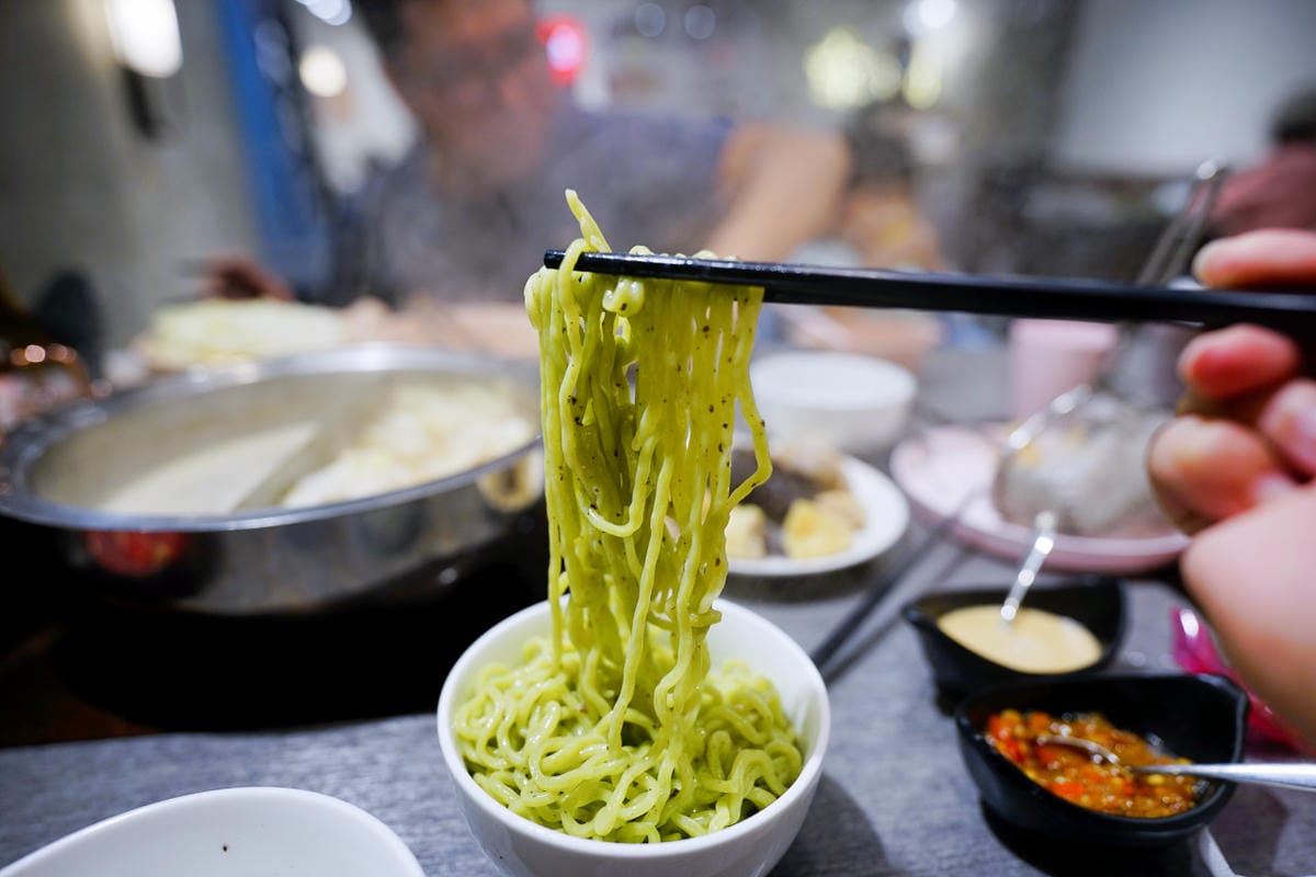 新北食記|新店火鍋推薦!汆鍋 上選鍋物(七張店) 七張捷運站巷內,高CP新鮮海陸火鍋套餐 多款特色湯底火鍋,首推松露牛奶鍋! - 第20張圖 新北食記|新店火鍋推薦!汆鍋 上選鍋物(七張店) 七張捷運站巷內,高CP新鮮海陸火鍋套餐 多款特色湯底火鍋,首推松露牛奶鍋!