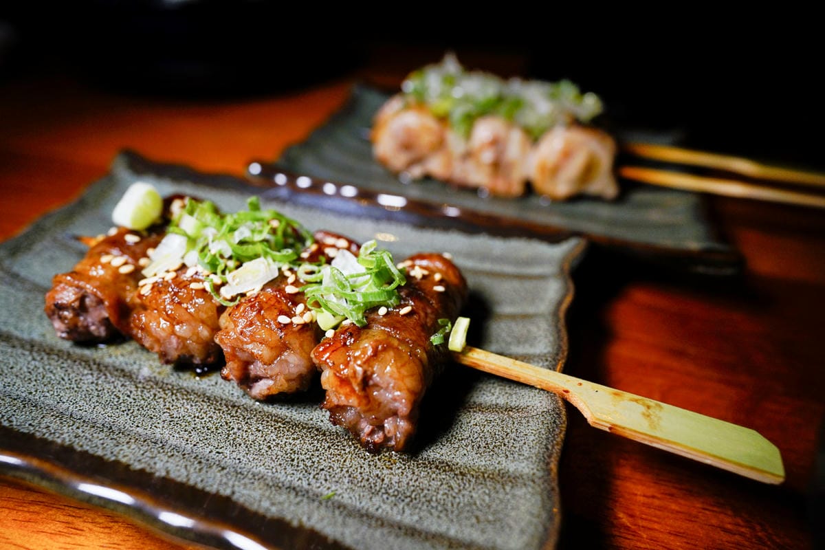 台北食記｜南京三民美食推薦！老菘田居酒屋（南京店）炭火獨門風味串燒，無雷居酒屋！
