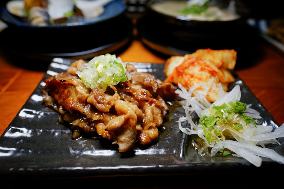 台北食記｜南京三民美食推薦！老菘田居酒屋（南京店）炭火獨門風味串燒，無雷居酒屋！