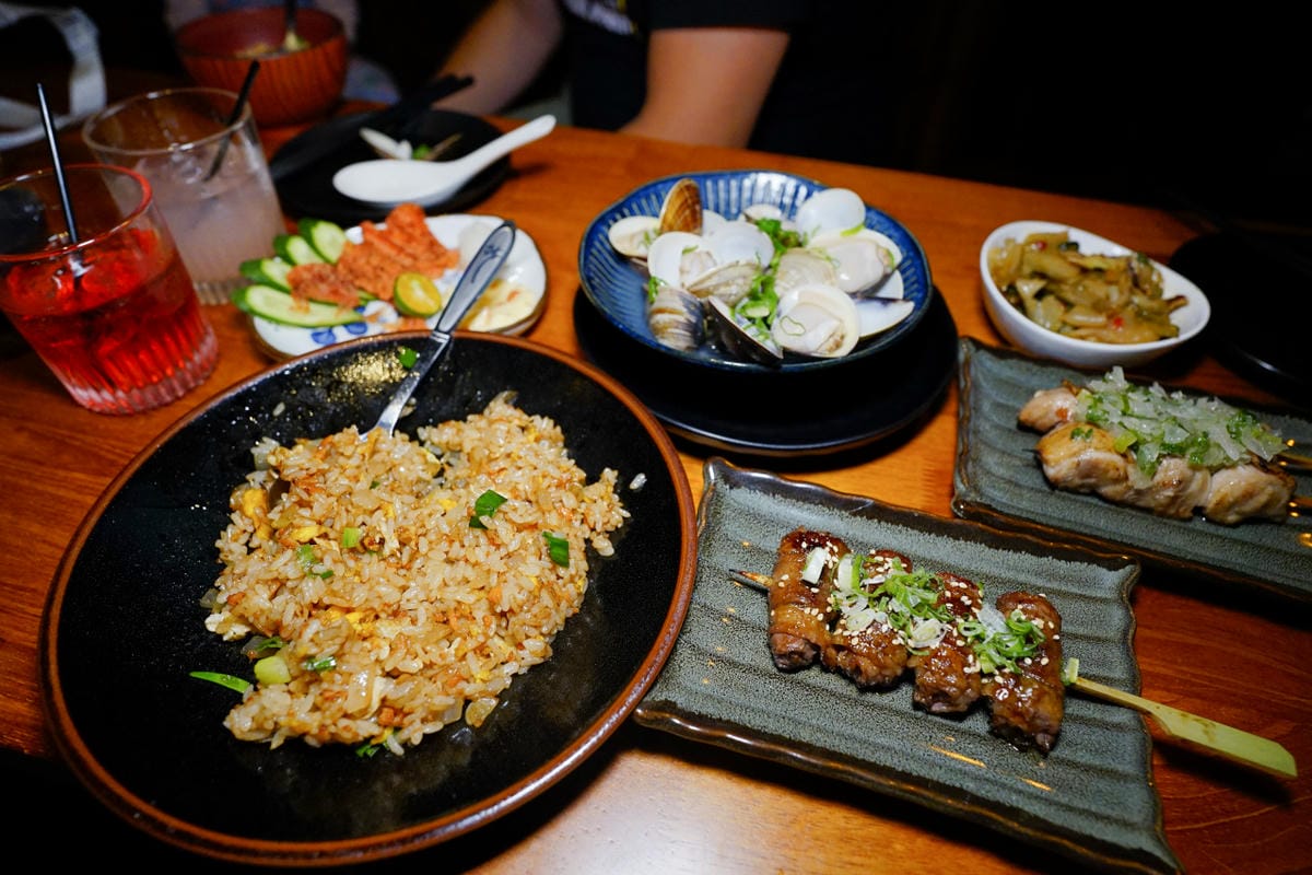 台北食記｜南京三民美食推薦！老菘田居酒屋（南京店）炭火獨門風味串燒，無雷居酒屋！