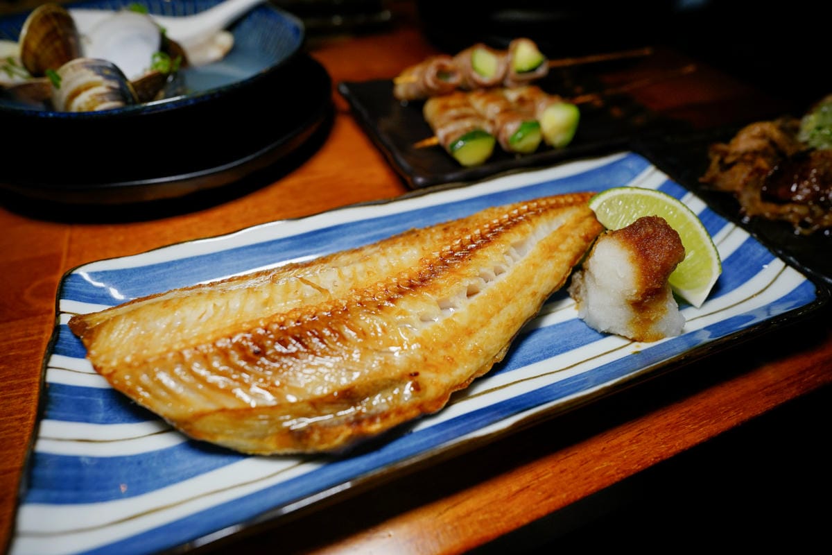 台北食記｜南京三民美食推薦！老菘田居酒屋（南京店）炭火獨門風味串燒，無雷居酒屋！